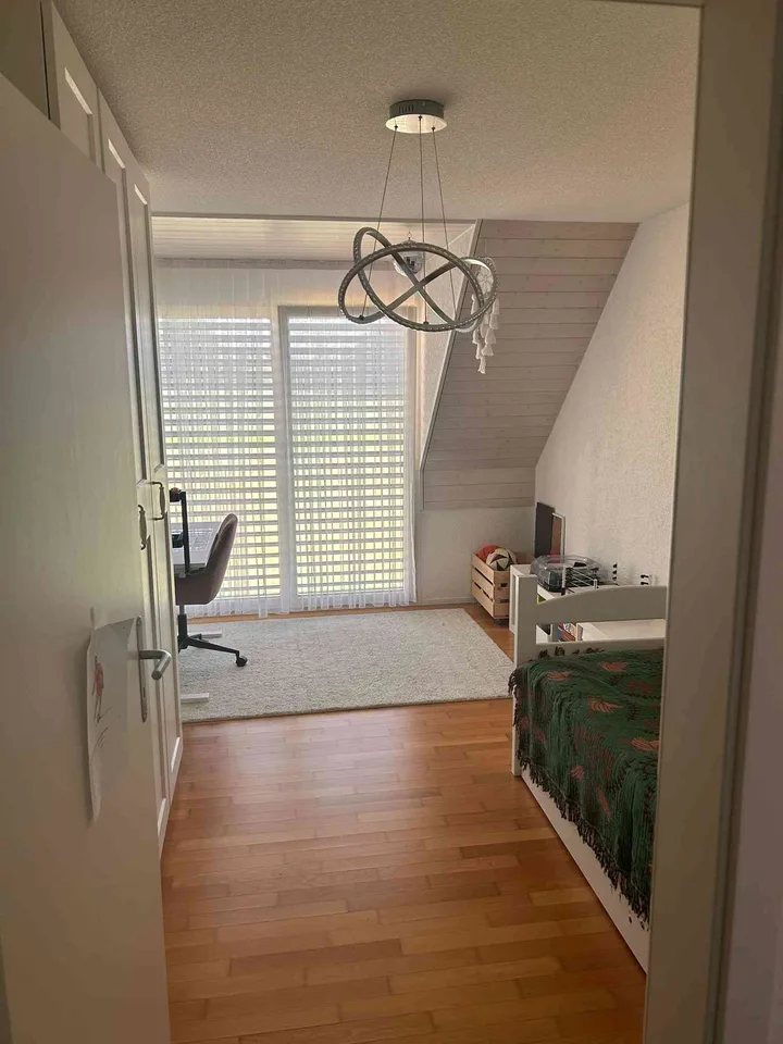 Nachmieter gesucht: Grosszügige 41/2-Zimmer-Wohnung in Obfelden (132m2
