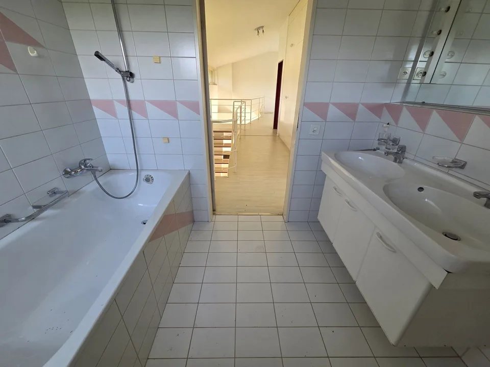 Freistehendes grosszügiges Einfamilienhaus