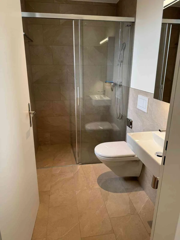 Modernes WG-Zimmer (unmöbliert) in Rümlang in einer 3.5-Zimmer-Wohnung (89,5 m²), Baujahr 2025.