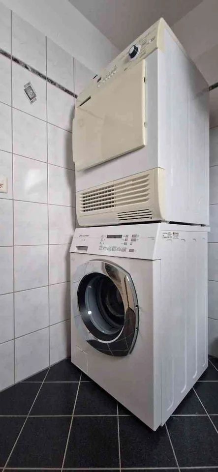 schöne vollausgestattete (möbilierte) 2-Zimmer Wohnung (zentrale Lage)