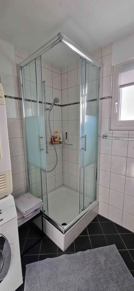 schöne vollausgestattete (möbilierte) 2-Zimmer Wohnung (zentrale Lage)