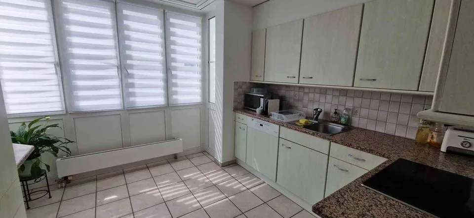 schöne vollausgestattete (möbilierte) 2-Zimmer Wohnung (zentrale Lage)