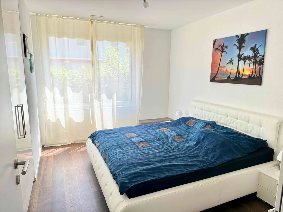 Stilvolle 3.5-Zimmer-Gartenwohnung mit grosser Terrasse & Rasenfläche