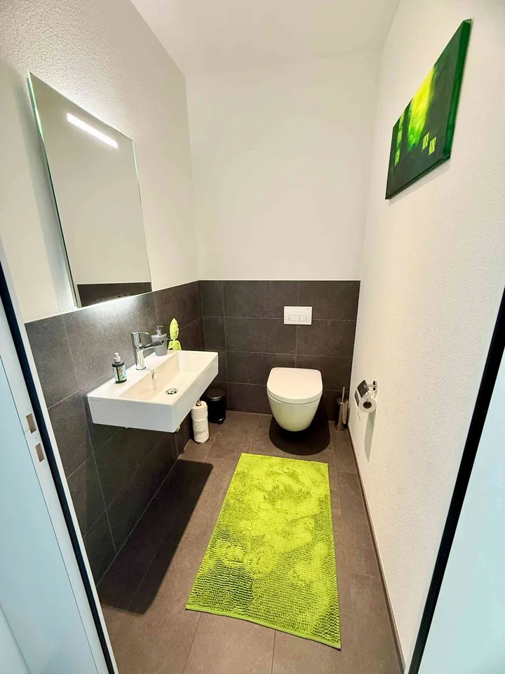 Stilvolle 3.5-Zimmer-Gartenwohnung mit grosser Terrasse & Rasenfläche