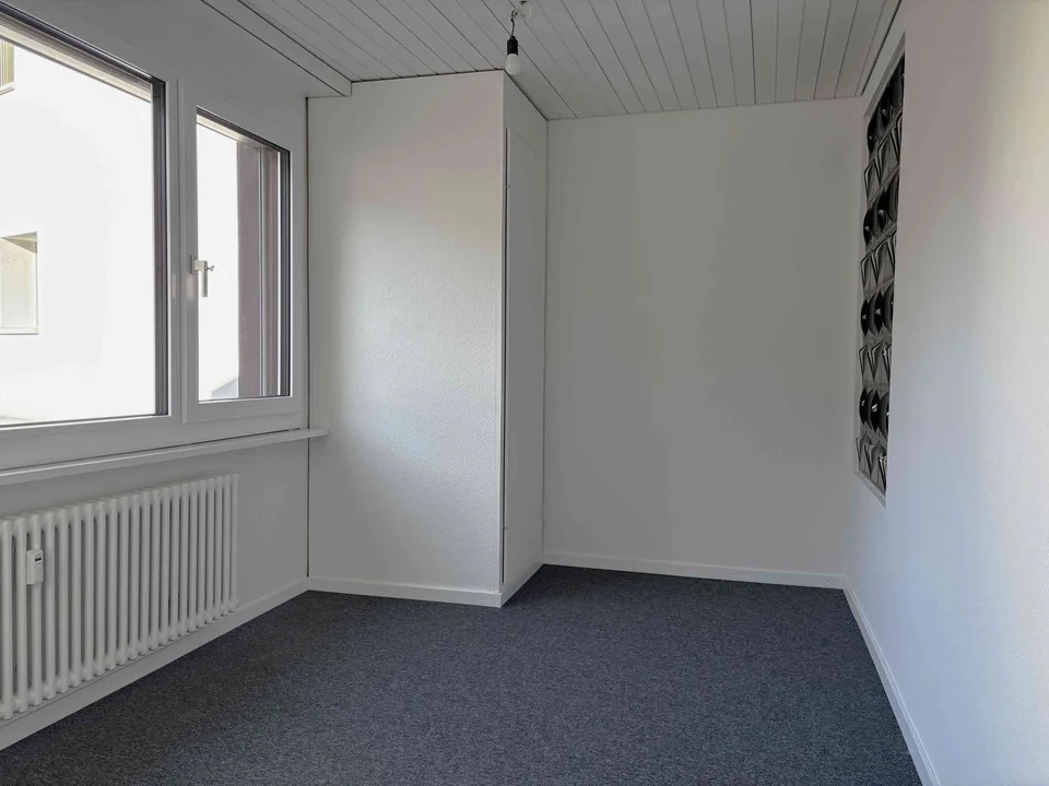 frisch renovierte Büro/Praxis-Räumlichkeiten im Dorfkern Gelterkinden