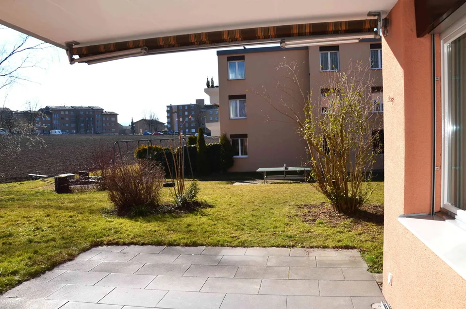 Charmante 3.5 Zimmer-Wohnung mit Garten-Sitzplatz und Garage (E-Mobil.