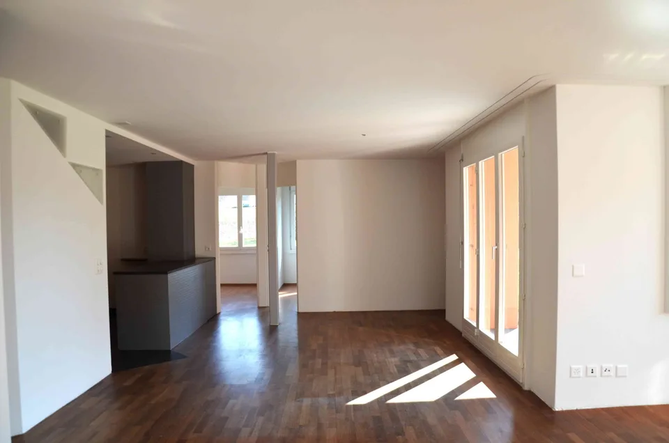 Charmante 3.5 Zimmer-Wohnung mit Garten-Sitzplatz und Garage (E-Mobil.