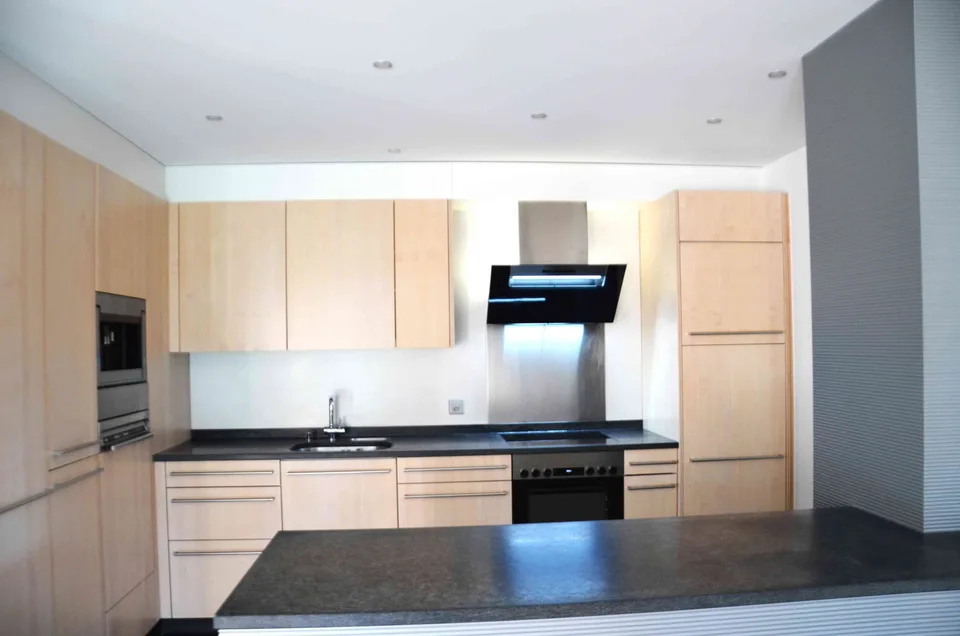 Charmante 3.5 Zimmer-Wohnung mit Garten-Sitzplatz und Garage (E-Mobil.