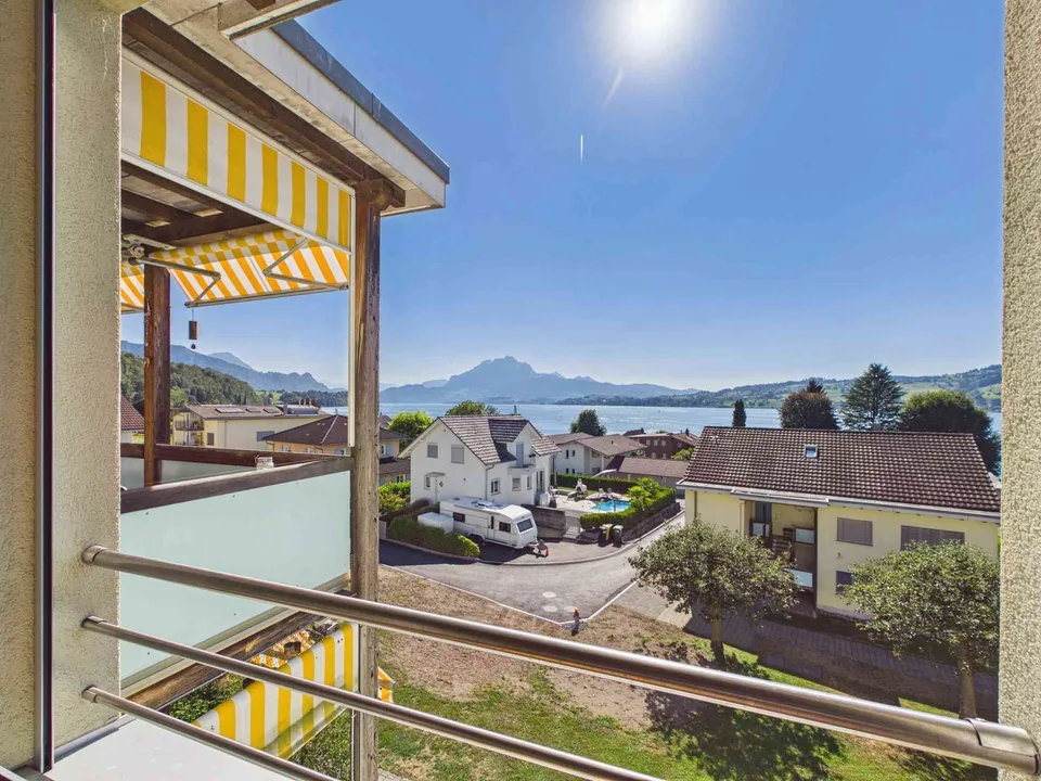 Traumhafte See- und Bergsicht am Fusse der Rigi