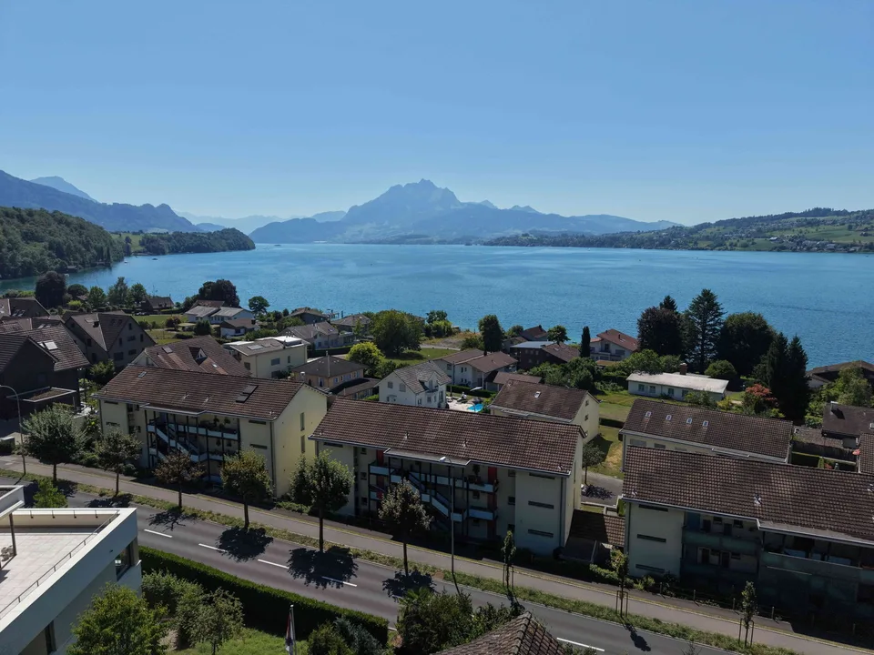 Traumhafte See- und Bergsicht am Fusse der Rigi