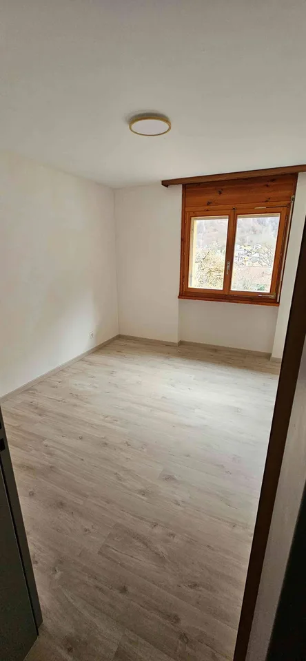 Si trova in un posto soleggiato e tranquillo con giardino