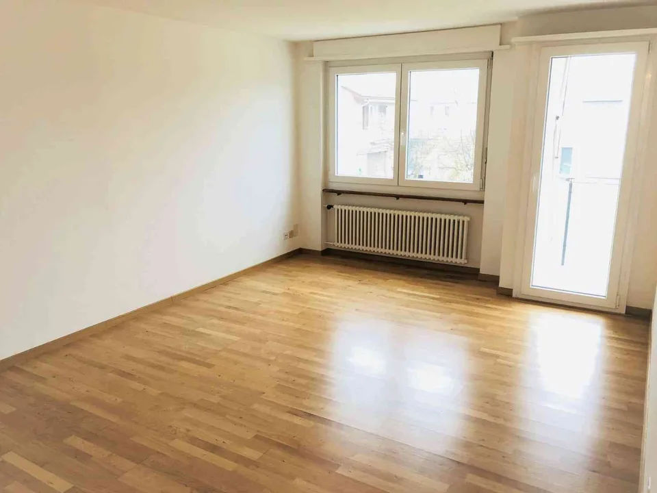 Kleindöttingen: Schöne 4.5 Zimmer-Wohnung, hell, ruhig gelegen