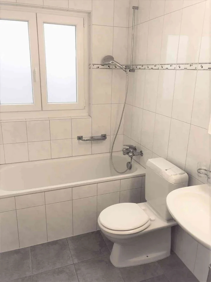 Kleindöttingen: Schöne 4.5 Zimmer-Wohnung, hell, ruhig gelegen
