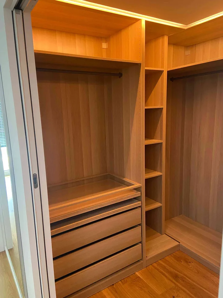 Exklusiv kernsaniertes Reihenhaus mit Dachterrasse in zentraler Lage v
