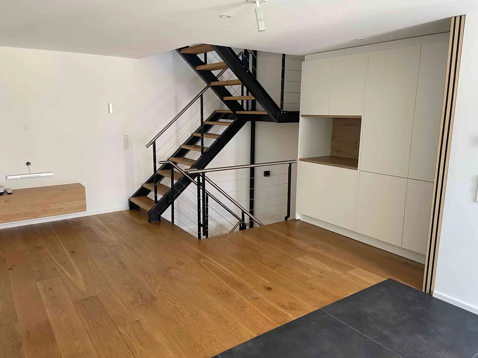 Exklusiv kernsaniertes Reihenhaus mit Dachterrasse in zentraler Lage v
