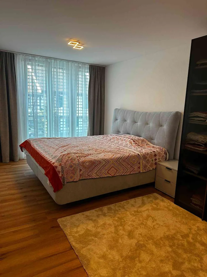 Modernes 6.5 Zimmer Mittelhaus - Wohnkomfort in naturnaher Lage