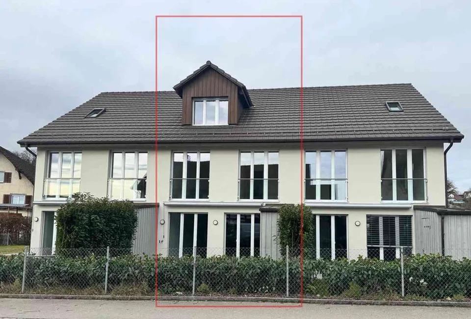 Modernes 6.5 Zimmer Mittelhaus - Wohnkomfort in naturnaher Lage