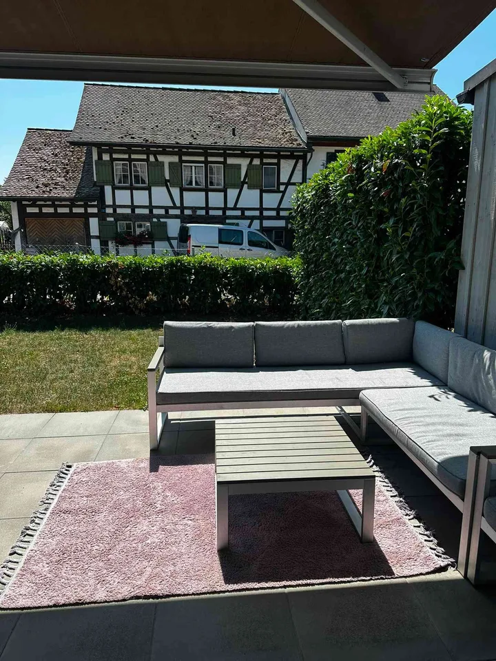 Modernes 6.5 Zimmer Mittelhaus - Wohnkomfort in naturnaher Lage