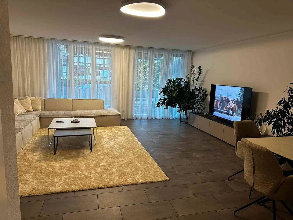 Modernes 6.5 Zimmer Mittelhaus - Wohnkomfort in naturnaher Lage