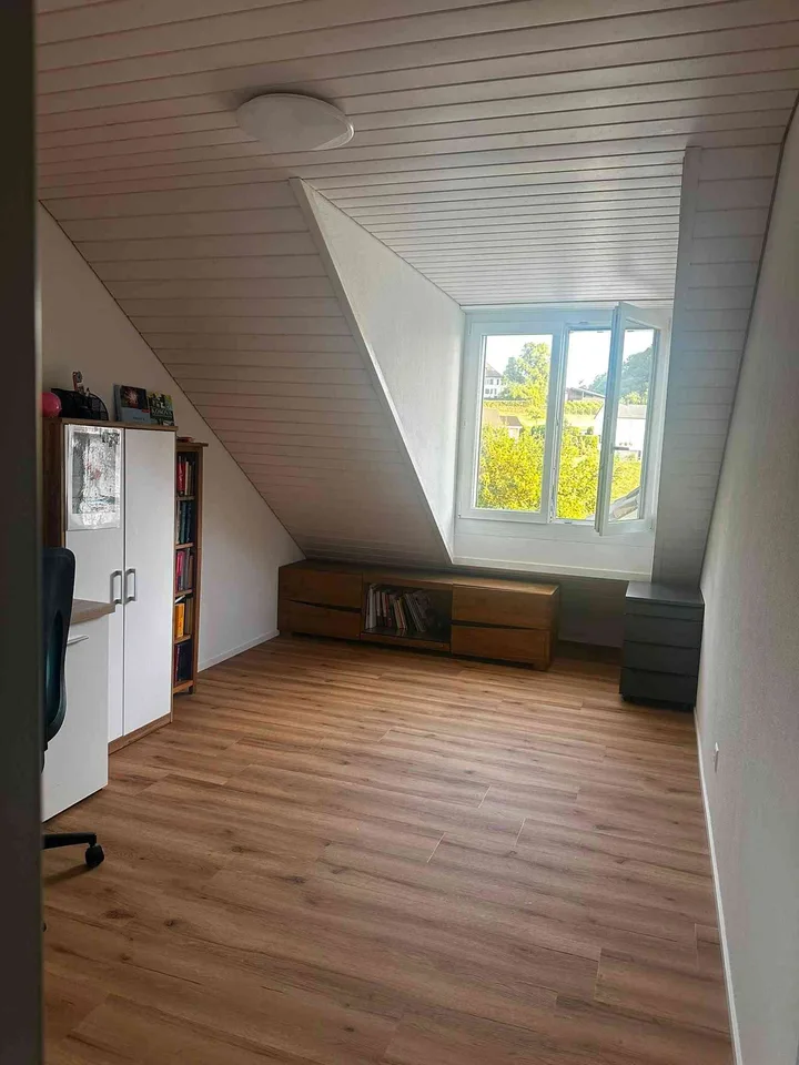 Modernes 6.5 Zimmer Mittelhaus - Wohnkomfort in naturnaher Lage