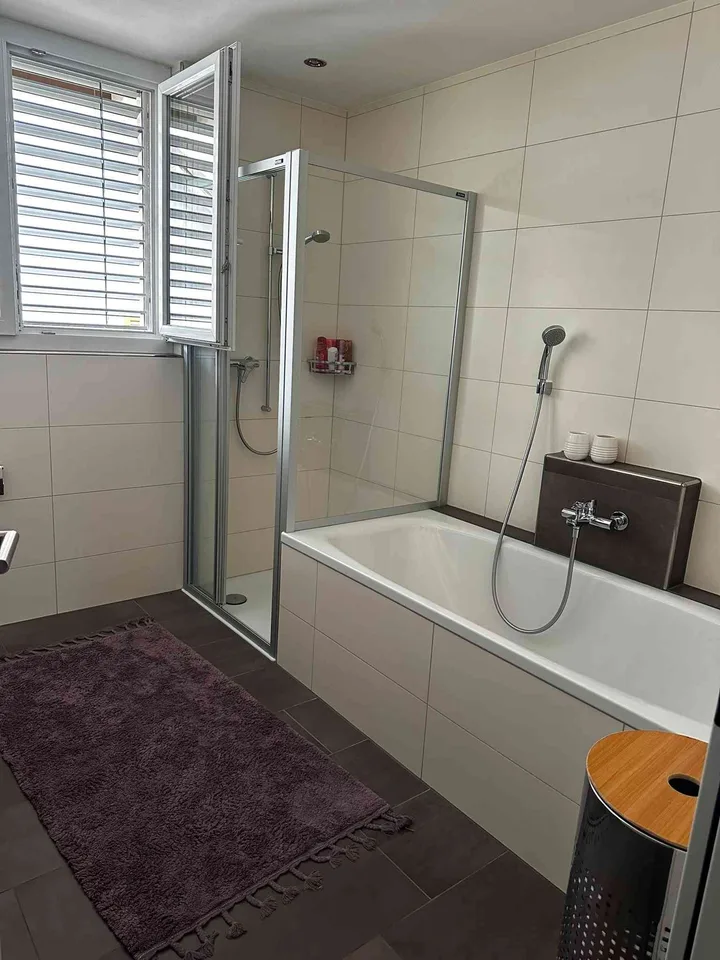Modernes 6.5 Zimmer Mittelhaus - Wohnkomfort in naturnaher Lage