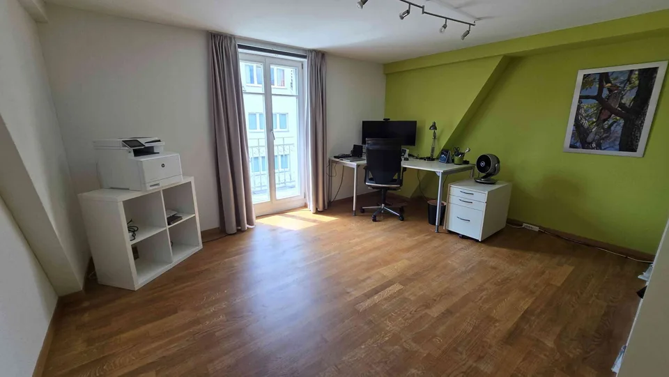 Dachwohnung in Rüti ZH - 1.OG im 2-Parteienhaus mit grosser Loggia