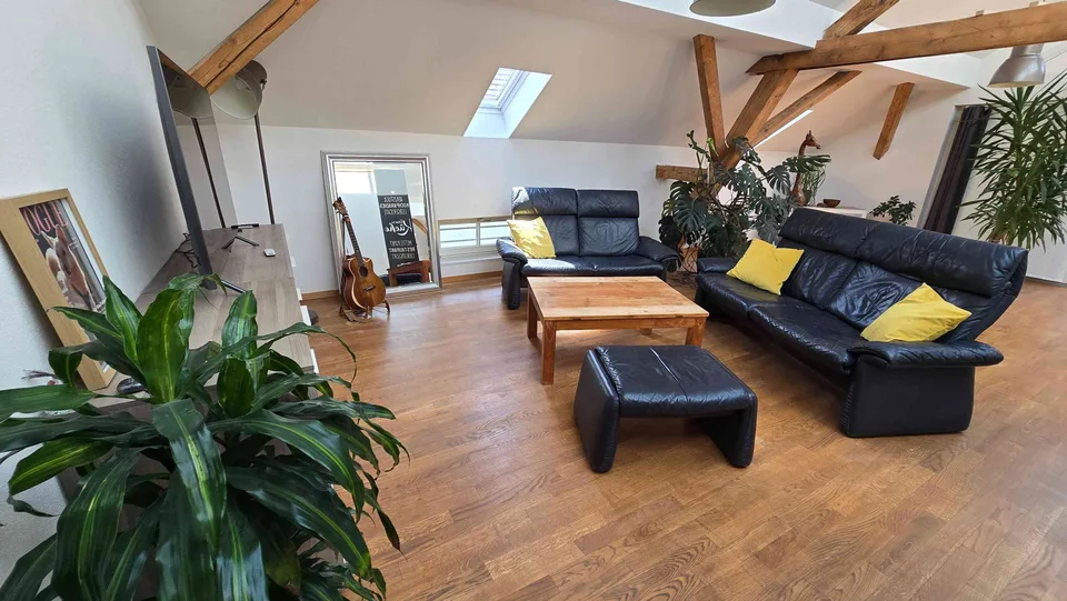 Dachwohnung in Rüti ZH - 1.OG im 2-Parteienhaus mit grosser Loggia