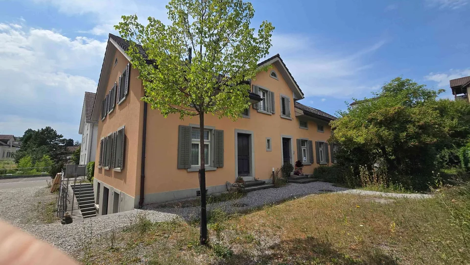 Dachwohnung in Rüti ZH - 1.OG im 2-Parteienhaus mit grosser Loggia