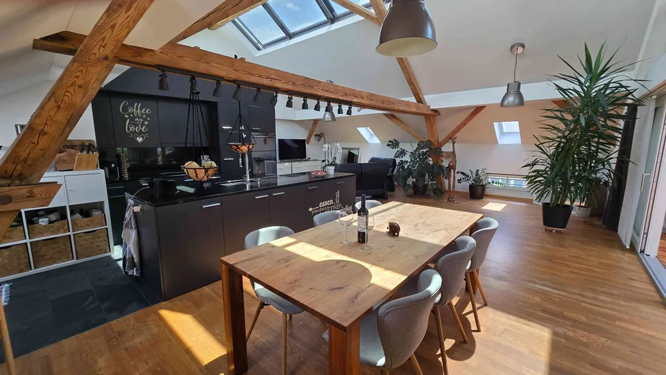 Dachwohnung in Rüti ZH - 1.OG im 2-Parteienhaus mit grosser Loggia