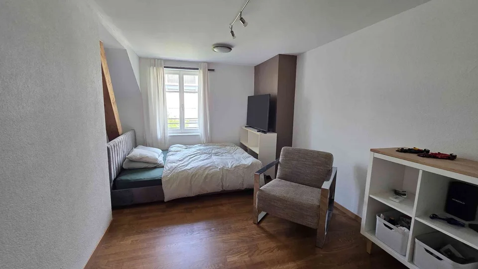 Dachwohnung in Rüti ZH - 1.OG im 2-Parteienhaus mit grosser Loggia