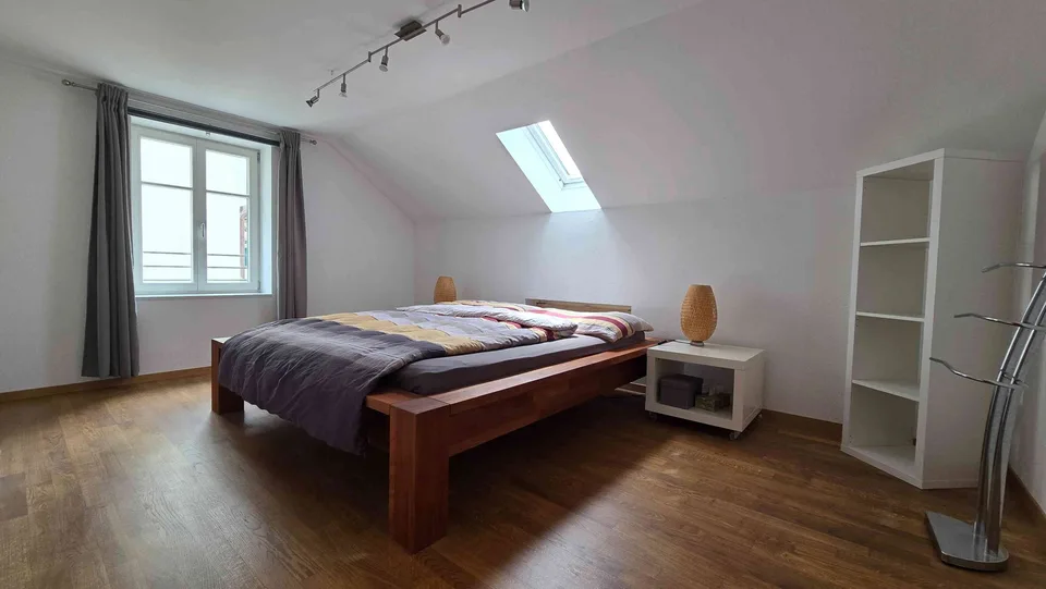 Dachwohnung in Rüti ZH - 1.OG im 2-Parteienhaus mit grosser Loggia