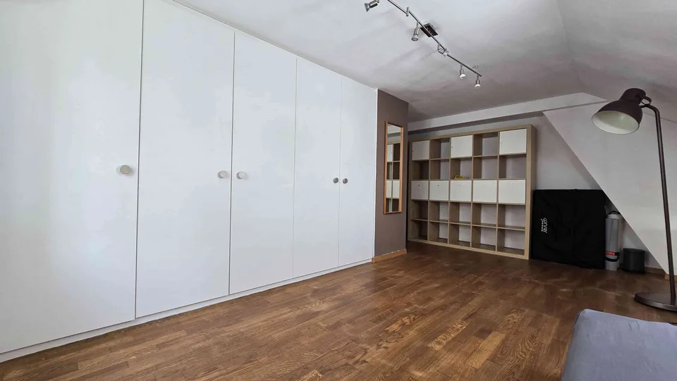 Dachwohnung in Rüti ZH - 1.OG im 2-Parteienhaus mit grosser Loggia