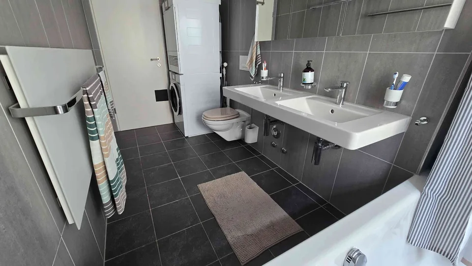 Dachwohnung in Rüti ZH - 1.OG im 2-Parteienhaus mit grosser Loggia