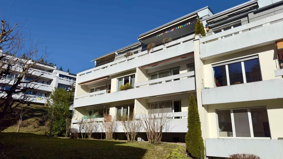 Charmante 4.5-Zimmer-Etagenwohnung an ruhiger Lage mit Aussicht