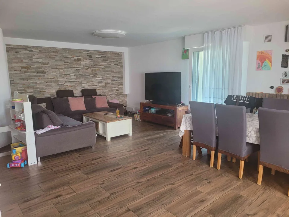 Von Privat günstige Traumwohnung mit über 160m2 Wohnfläche