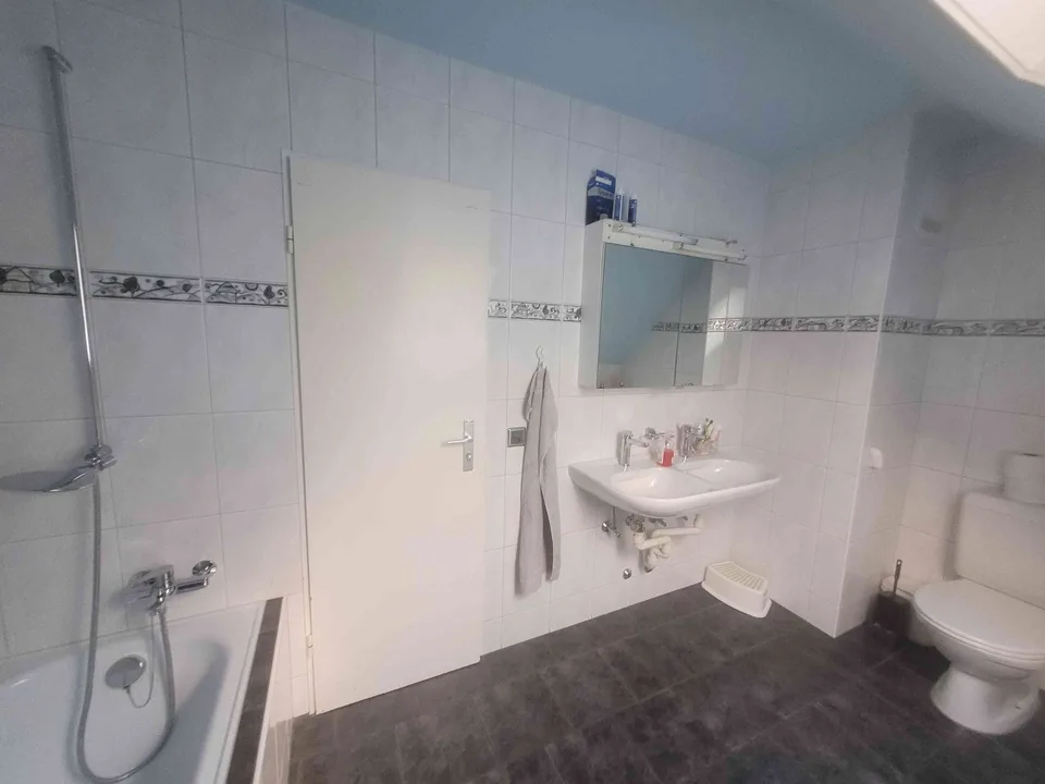 Von Privat günstige Traumwohnung mit über 160m2 Wohnfläche