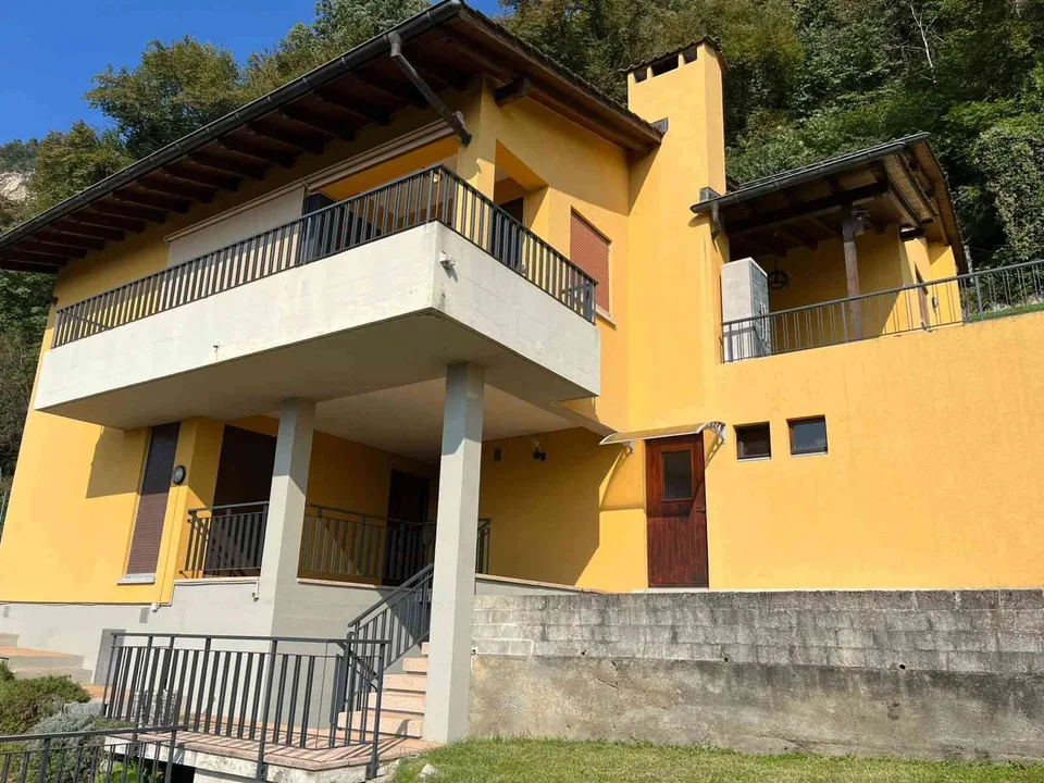 Villa a Mendrisio 8 locali con vista e giardino privato