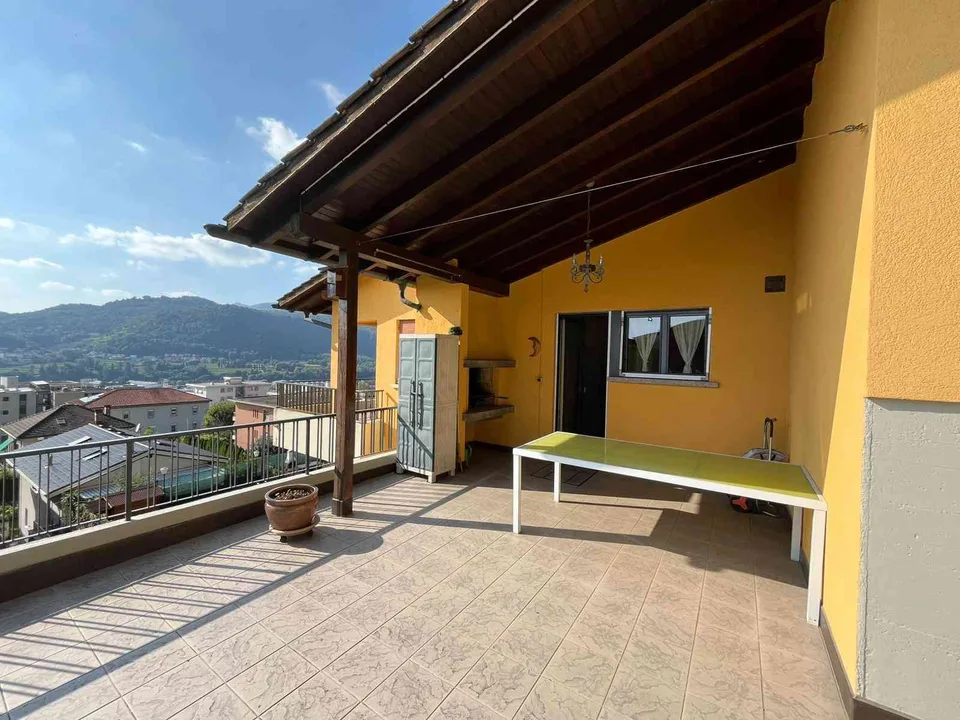 Villa a Mendrisio 8 locali con vista e giardino privato