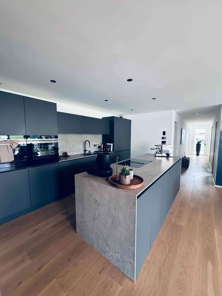 HIGH-END TERRASSENWOHNUNG MIT "LICENSE TO CHILL" - FACTOR