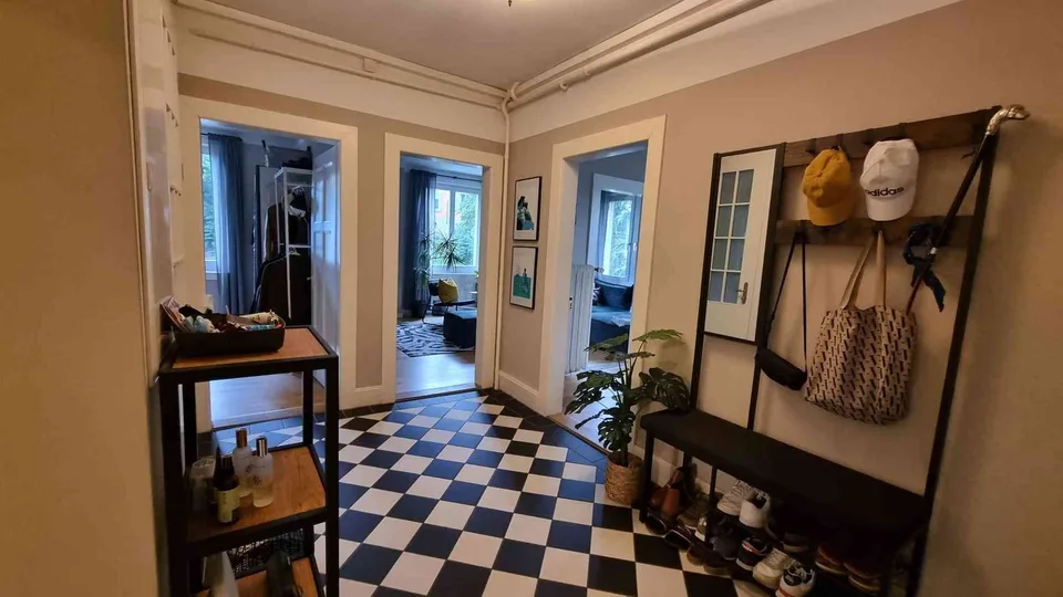 Stilvolle 4-Zimmer-Altbauwohnung am Emmersberg