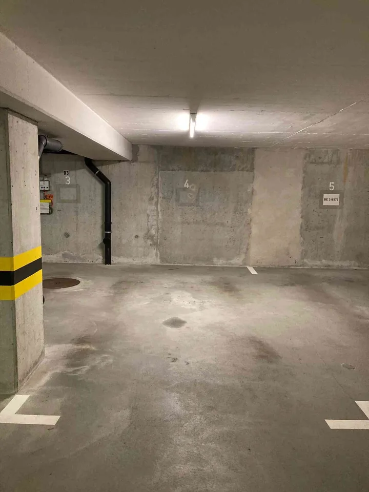 Einstellhallenplatz zu vermieten