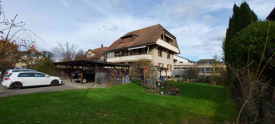 Neu renovierte 3,5 Zi Dachwohnung ruhig und doch zentral in Kirchberg