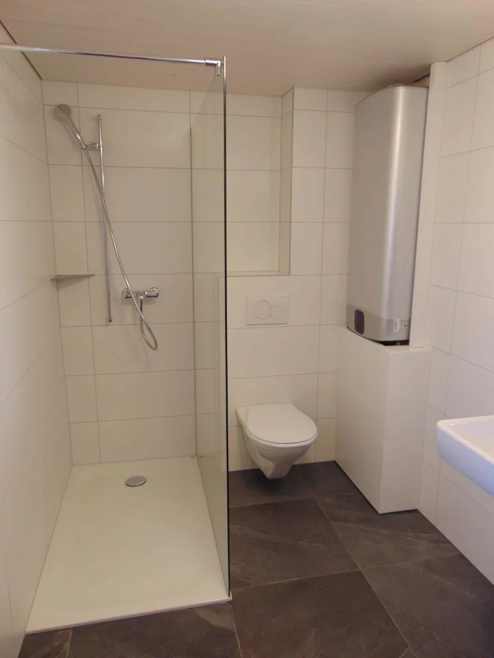 Neu renovierte 3,5 Zi Dachwohnung ruhig und doch zentral in Kirchberg
