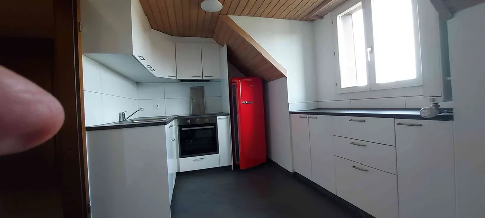 Neu renovierte 3,5 Zi Dachwohnung ruhig und doch zentral in Kirchberg