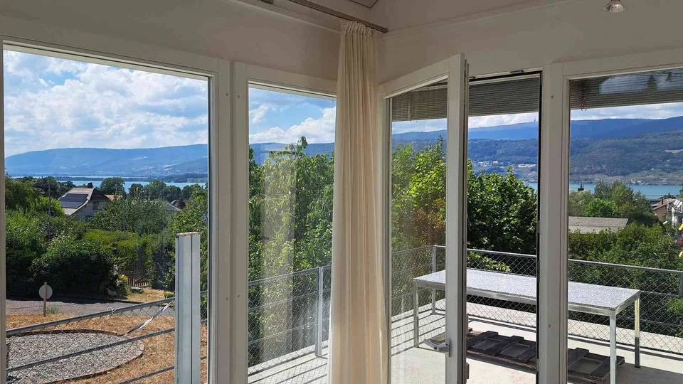Haus mit Seesicht und Garten