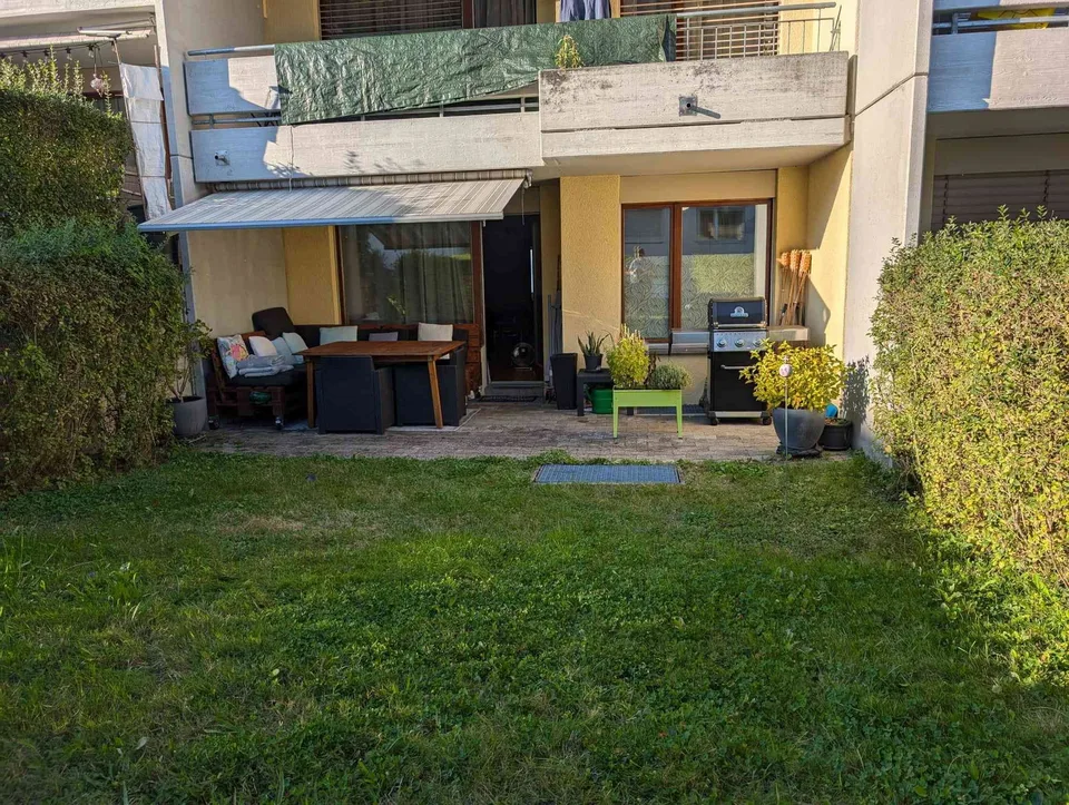 Charming Fully Renovated 3.5-Room Ground-Floor Apartment with Private