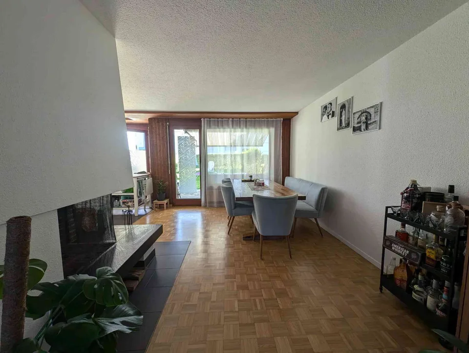 Charming Fully Renovated 3.5-Room Ground-Floor Apartment with Private