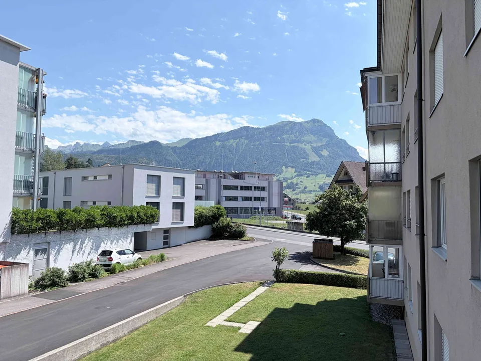 Grosszügige 3.5-Zimmer-Wohnung an ruhiger und zentraler Lage in Seewen