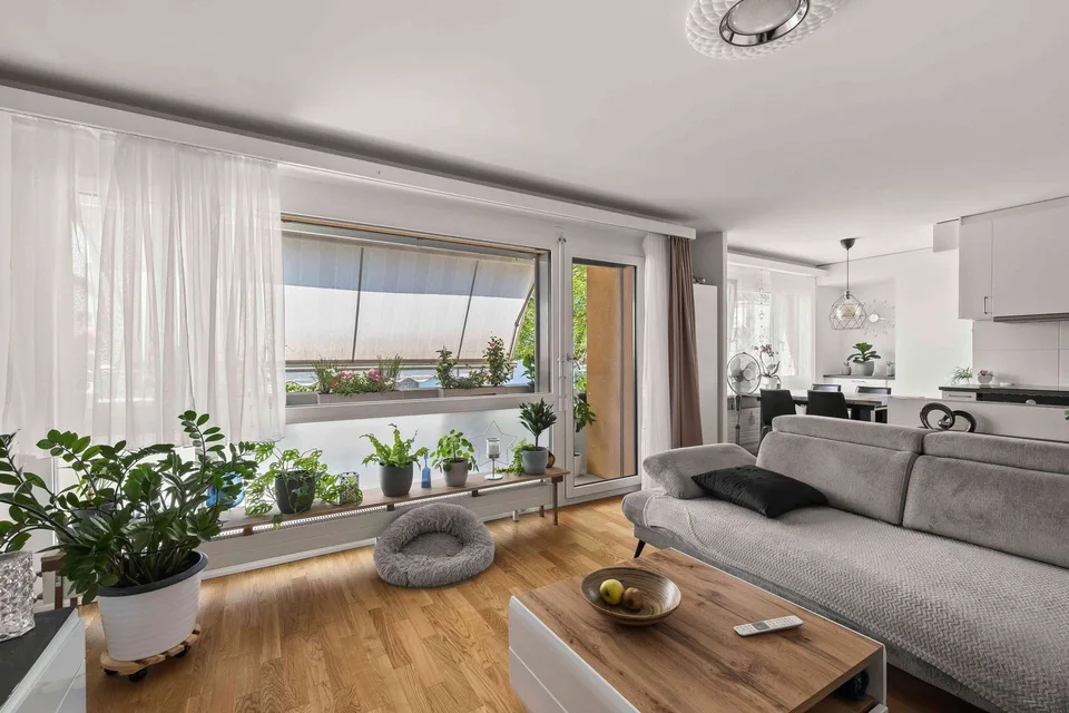 Mehrfamilienhaus mit 5 Wohneinheiten und Baulandreserve