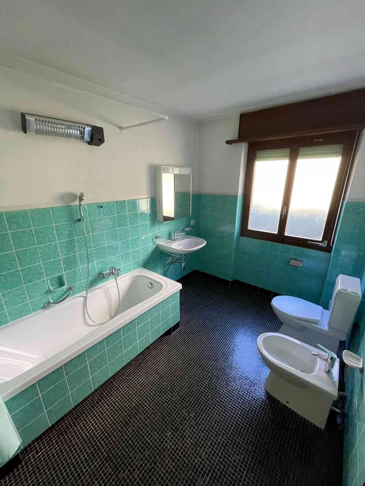 Casa bifamiliare ottima posizione soleggiata completamente arredata su